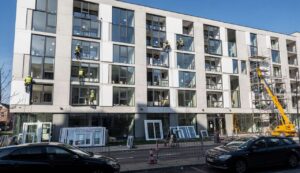 Wymiana okien w bloku 2026: ile kosztuje i jakie formalności trzeba spełnić